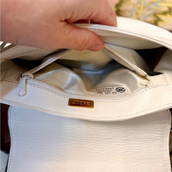 BALLY Vintage Two-Tone Leather Crossbody W/ Brown Croc Flap & Whte Pebbled Body - Picture 15 of 16